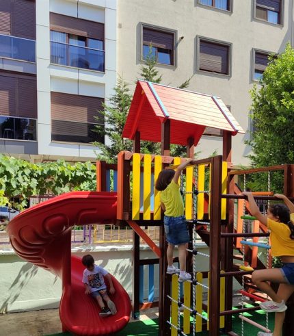 Ahşap Tek Kule Spiral Kaydıraklı Oyun Parkı AK1148